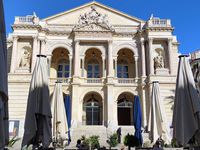 Ausflug nach Toulon vor dem Theatergeb&auml;ude